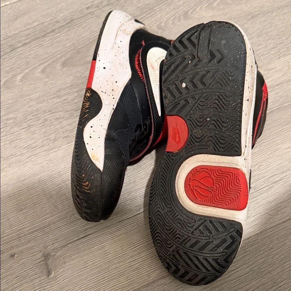 Nike Kids Black and Red Hook-and-Loop Sneakers - Picture 5 of 5